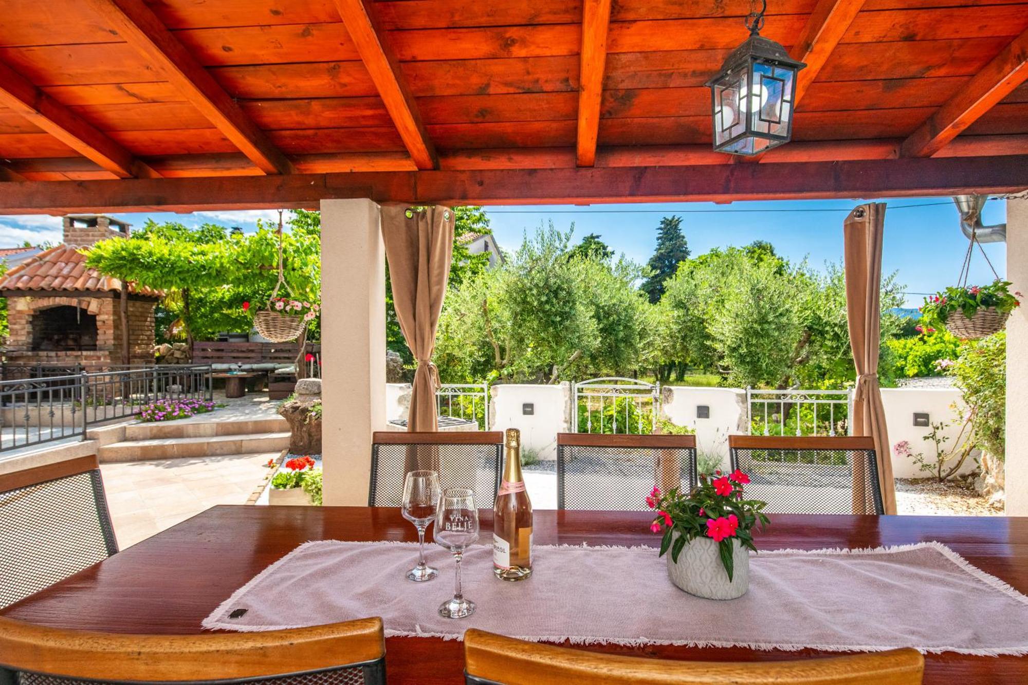 Holiday House Anabella Krk Town Buitenkant foto