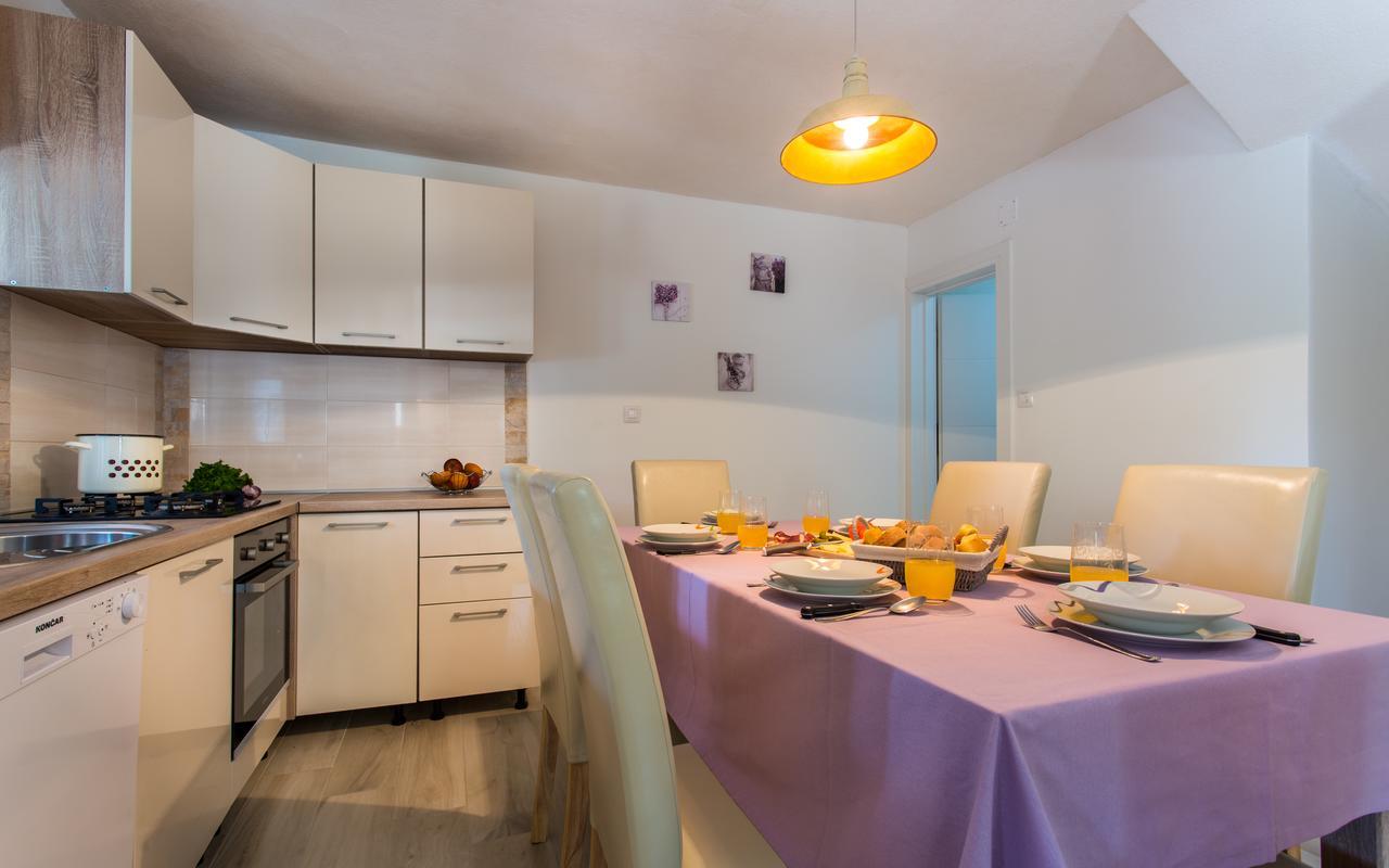 Holiday House Anabella Krk Town Buitenkant foto