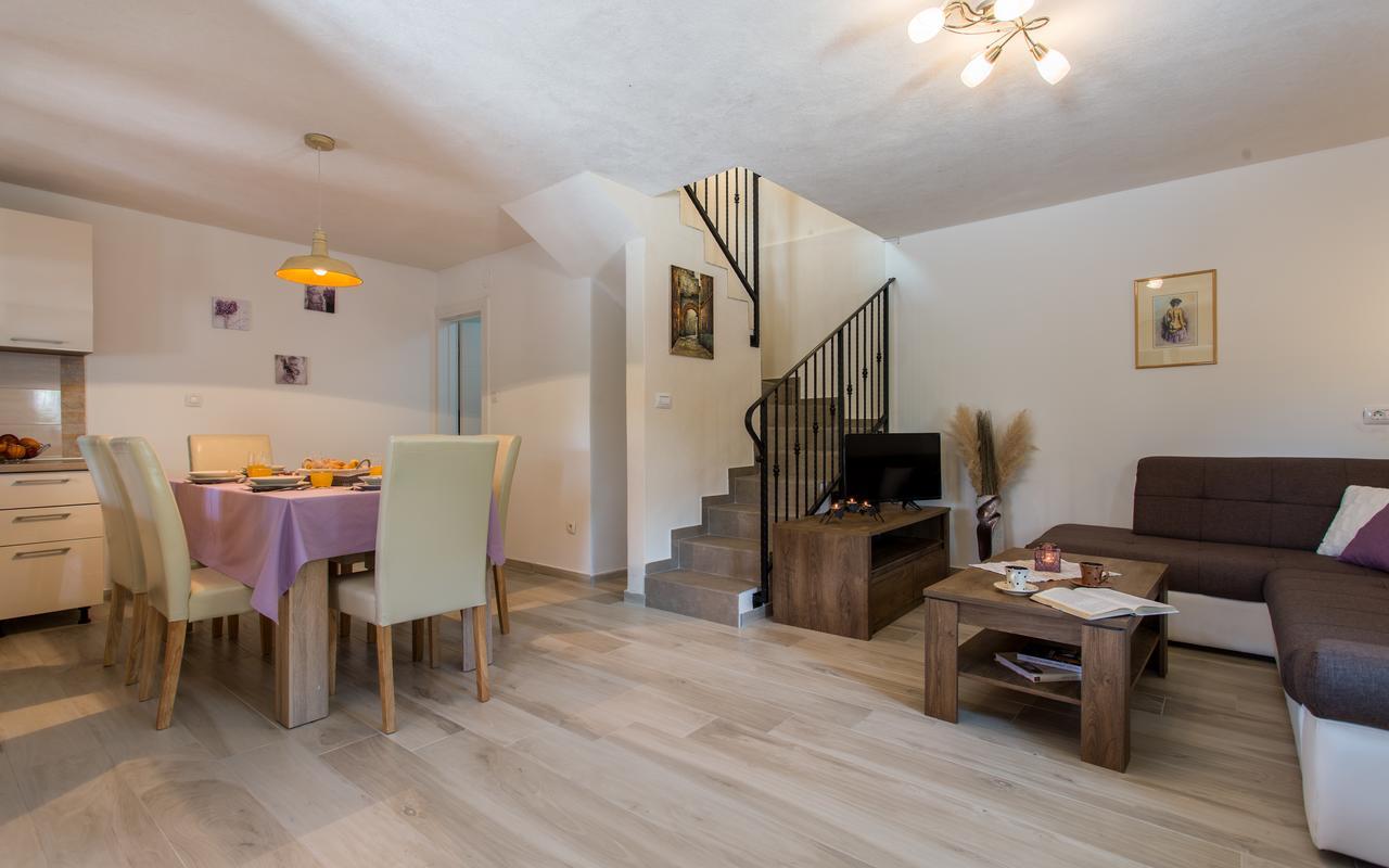 Holiday House Anabella Krk Town Buitenkant foto