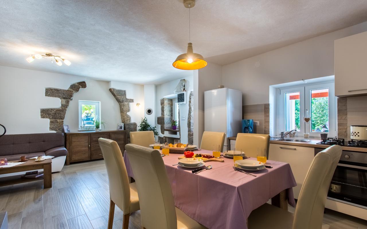 Holiday House Anabella Krk Town Buitenkant foto