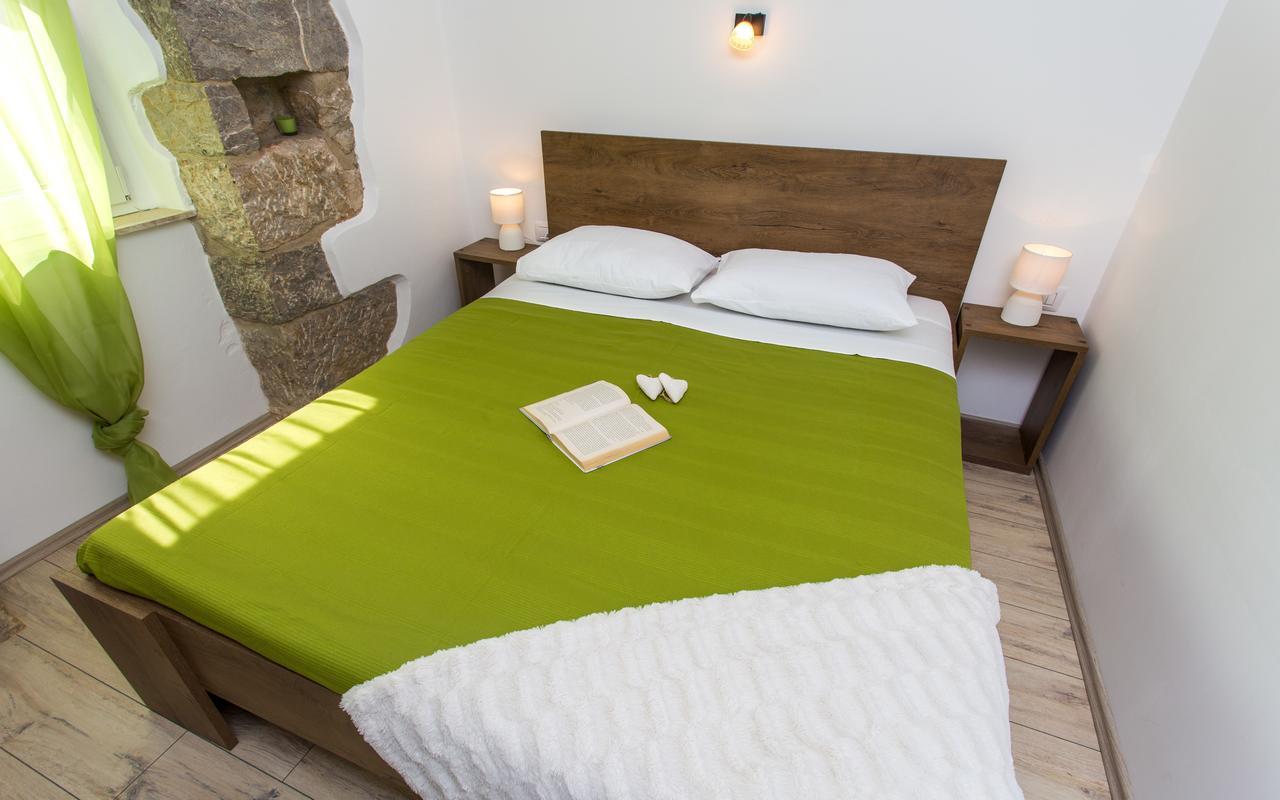 Holiday House Anabella Krk Town Buitenkant foto