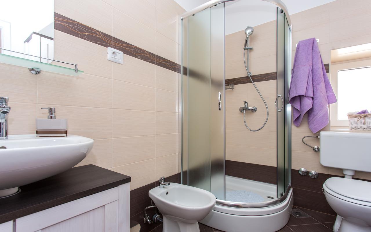 Holiday House Anabella Krk Town Buitenkant foto